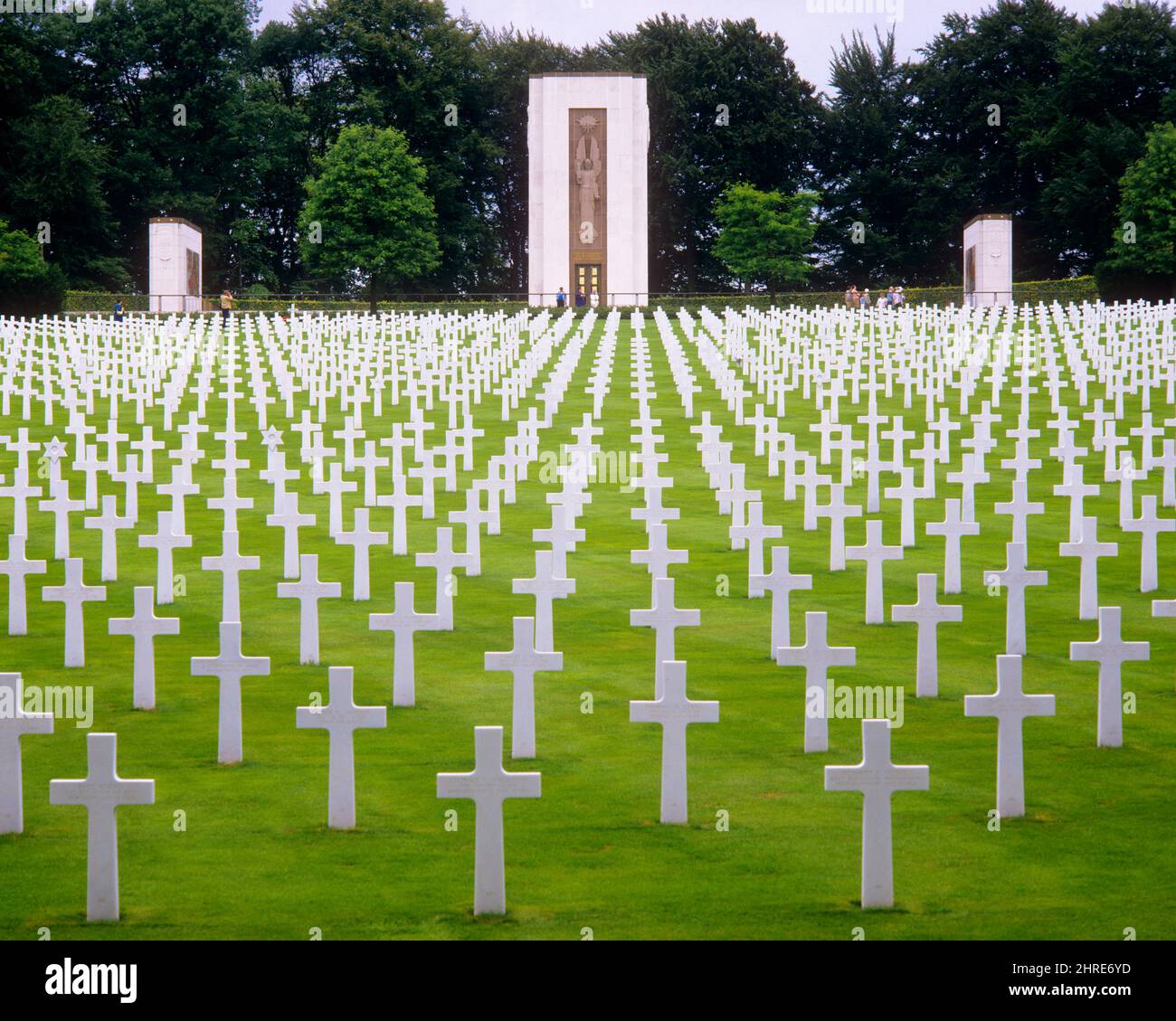 1980s WORLD WAR II AMERICAN MILITARY CEMETERY AND MEMORIAL GENERAL GEORGE PATTON IS BURIED HERE LUXEMBOURG CITY LUXEMBOURG - kc10614 HAR001 HARS OLD FASHIONED Stock Photo