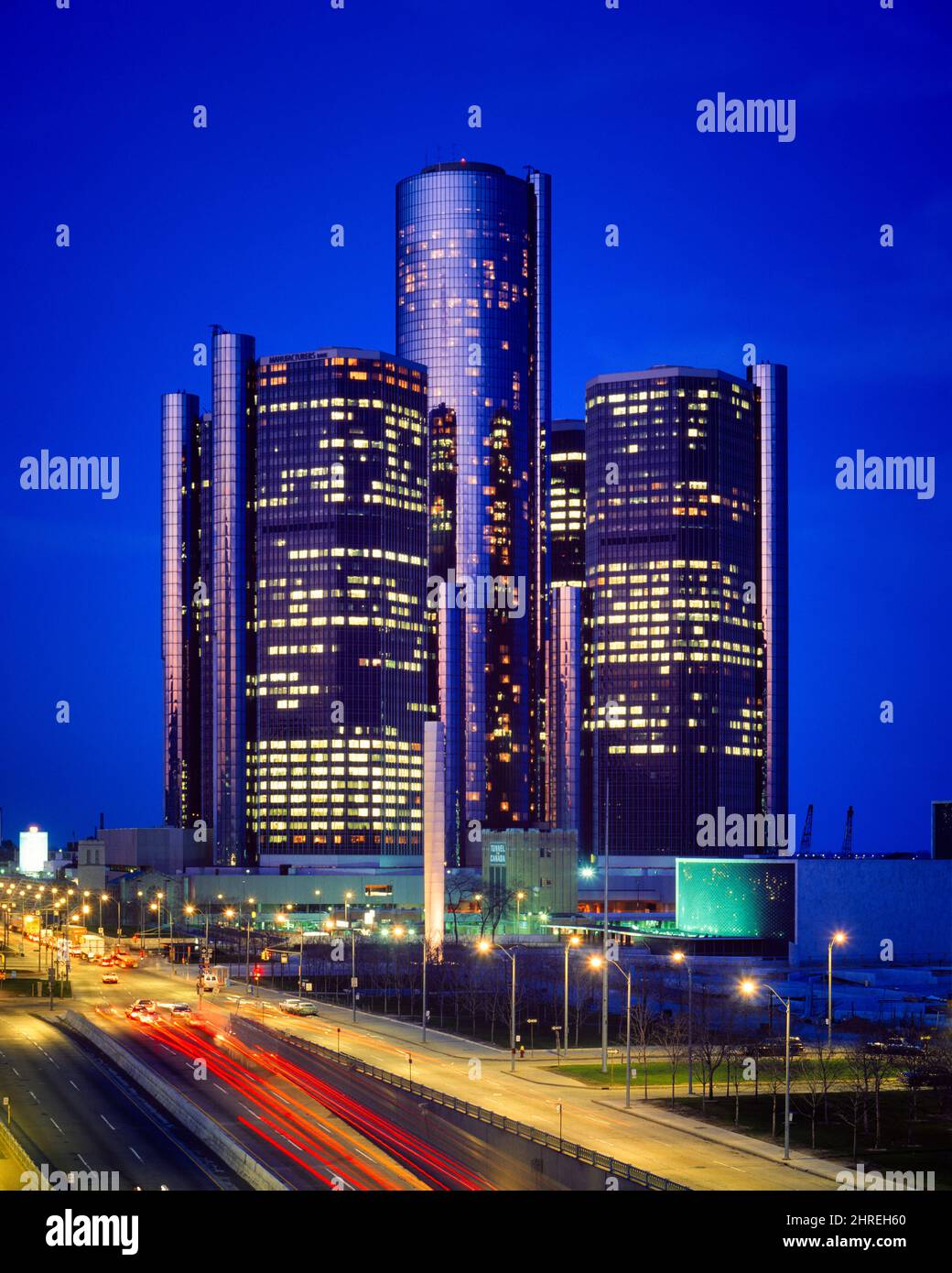1970s NIGHT SCENE OF THE 1977 CITY WITHIN A CITY RENAISSANCE CENTER DETROIT MICHIGAN USA - kr33078 RSS001 HARS PRIDE BY OPPORTUNITY 1977 REAL ESTATE CONCEPT BROKERS CONCEPTUAL CONNECTED STRUCTURES COMPLEX STYLISH EDIFICE GENERAL MOTORS SHOPPING CENTER OWNED CREATIVITY GROWTH RESTAURANTS SURROUND TOGETHERNESS DETROIT MI MULTIPURPOSE OLD FASHIONED RISING SKYSCRAPERS Stock Photo