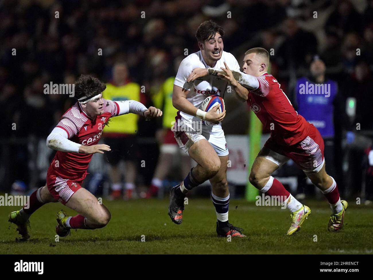 England's Ethan Grayson (centre) gets away from Wales' Eddie James and Cameron during