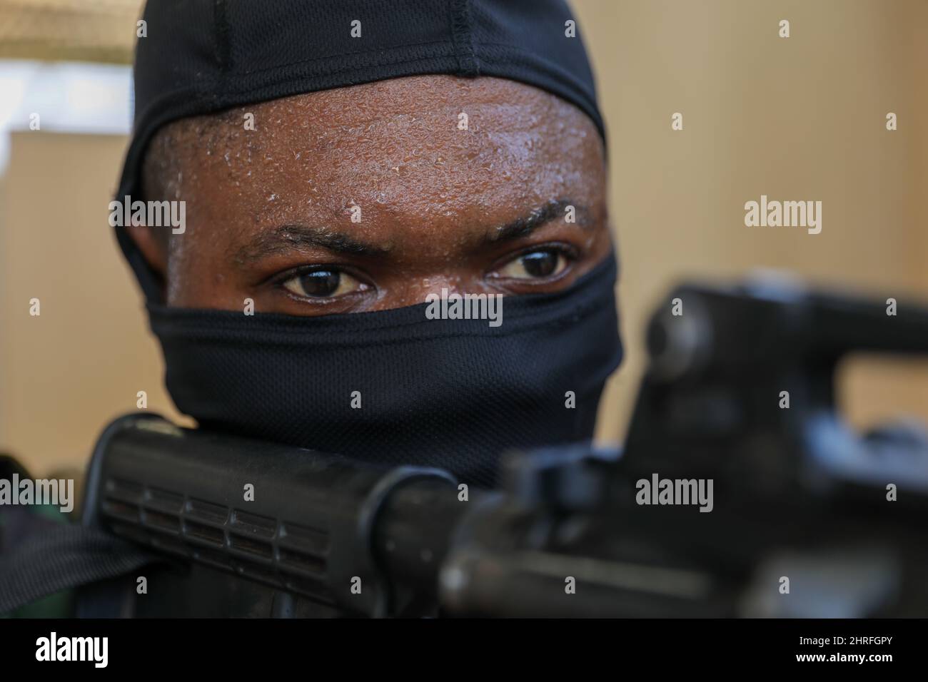 A Ghana Special Force commando during close quarter battle training alongside French and British Special Forces during exercise Flintlock 2022 February 19, 2022 near Abidjan, Ivory Coast. Stock Photo