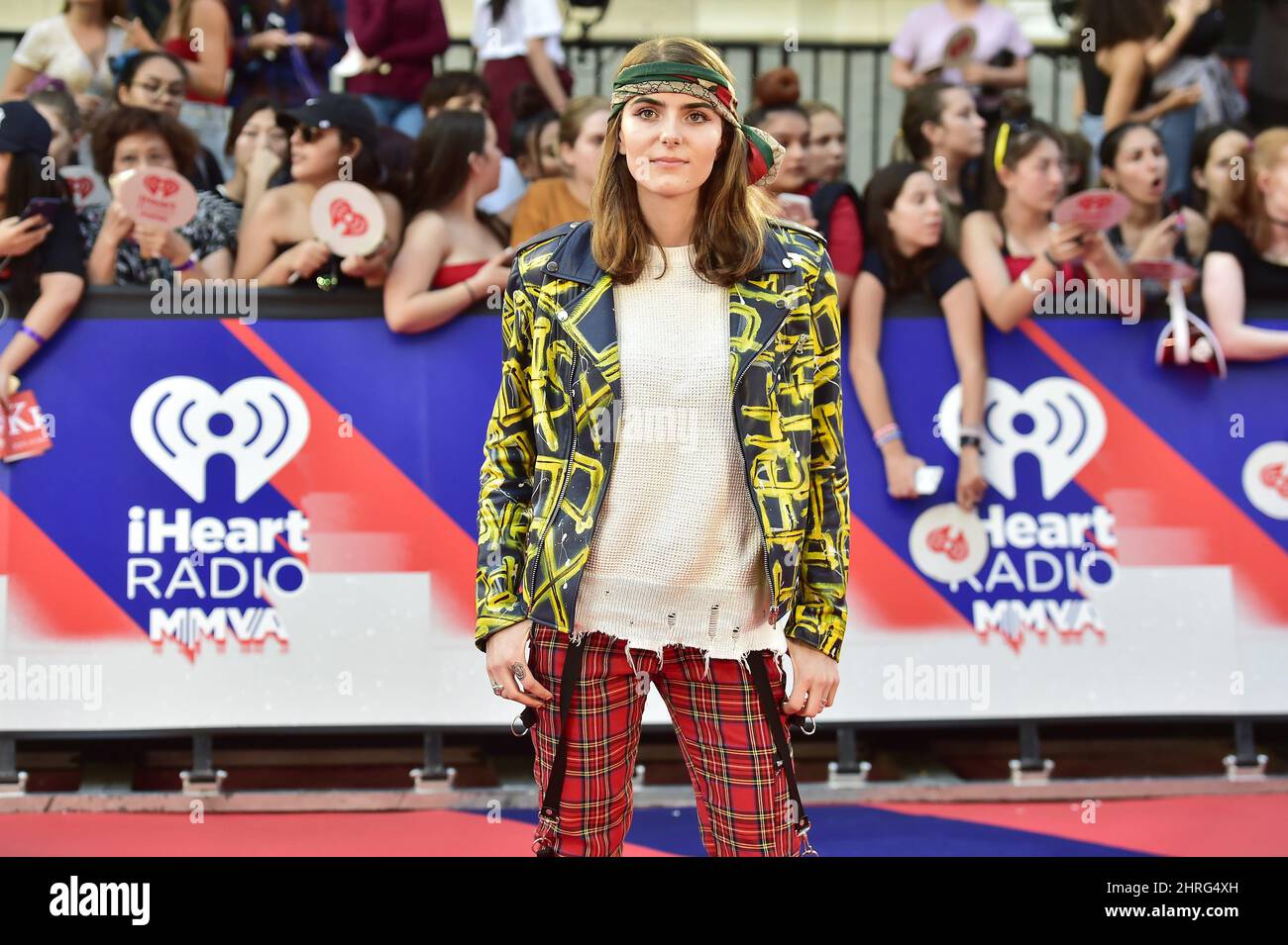 Bulow arrives on the red carpet at the iHeartRadio MMVAs in Toronto on