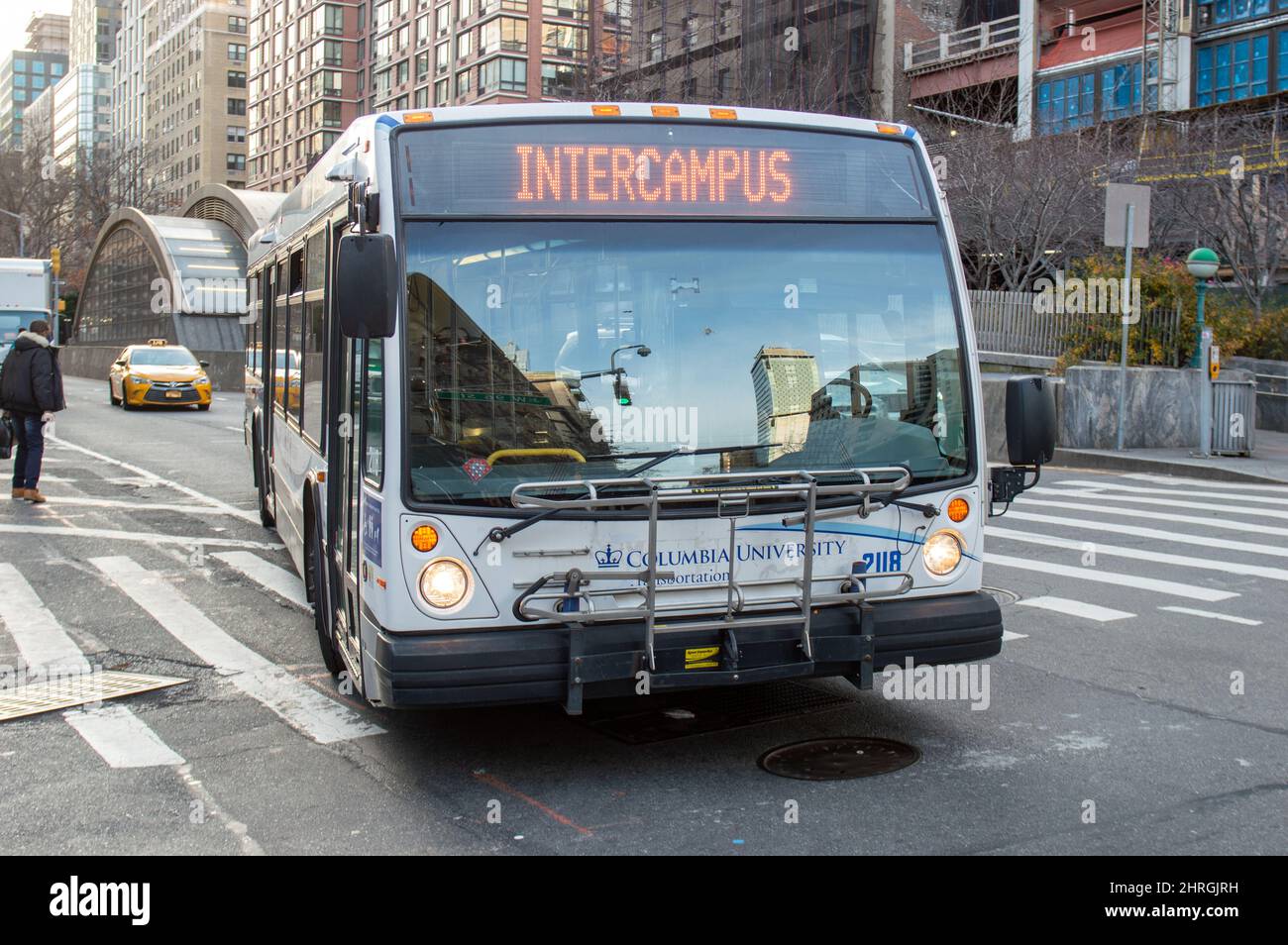 Columbia University Intercampus bus on Broadway Stock Photo - Alamy
