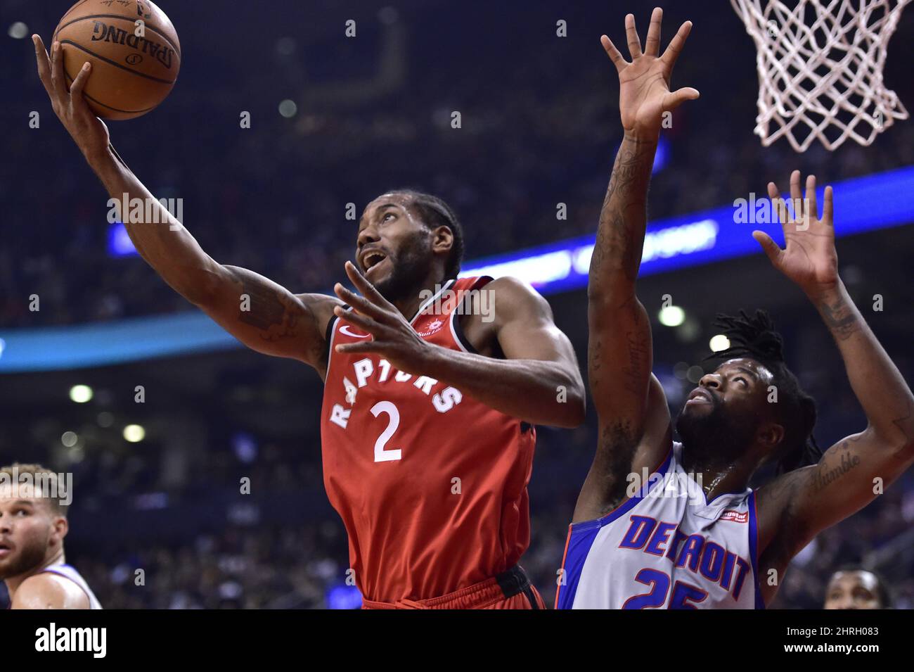 Toronto Raptors forward Kawhi Leonard (2) drives to the basket as ...