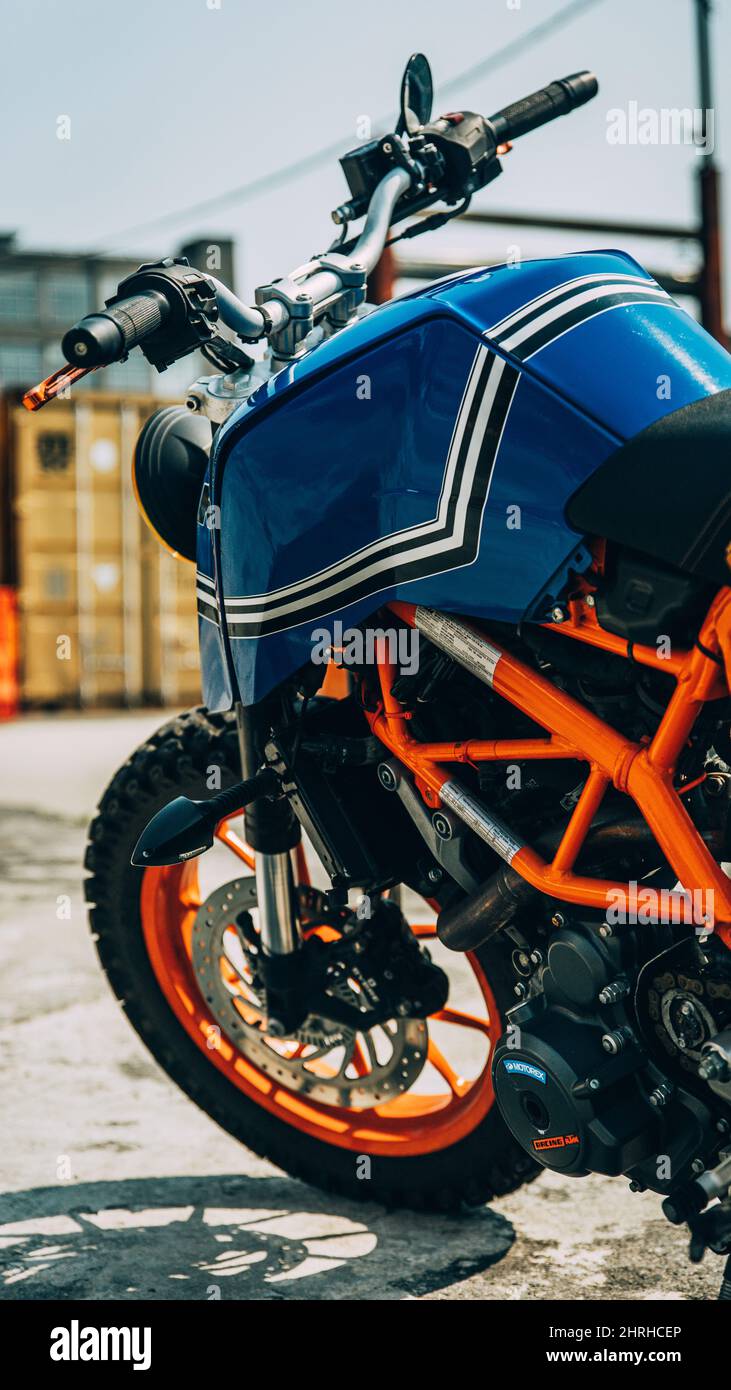 Vertical shot red motorcycle hi-res stock photography and images - Alamy