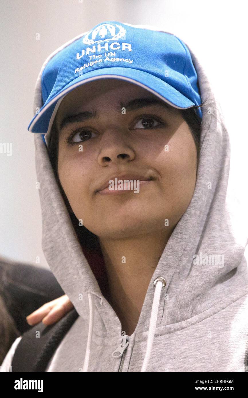 Saudi teenager Rahaf Mohammed Alqunun arrives at Toronto Pearson