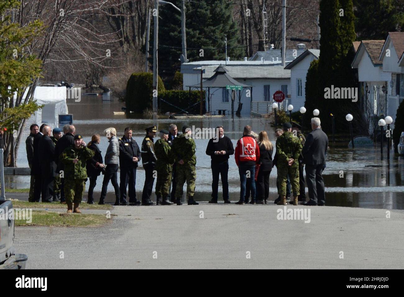 Quebec Premier Francois Legault (centre0 checks out the flood zone in