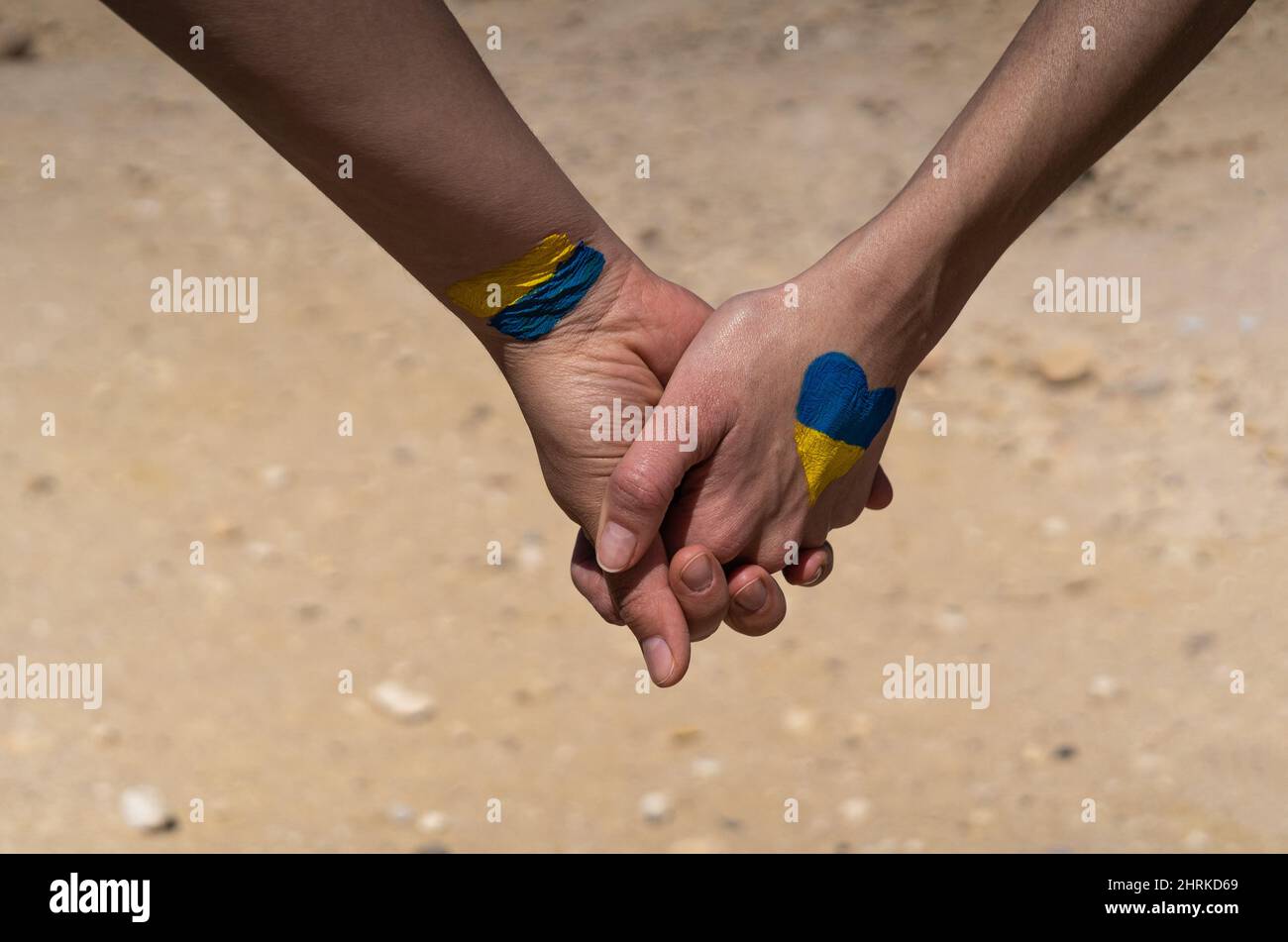 Family holding hands drawing hi-res stock photography and images - Alamy