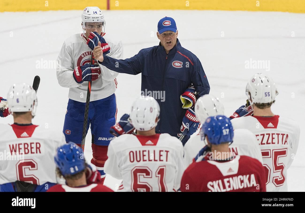 Montreal Canadiens head coach Claude Julien talks with players during