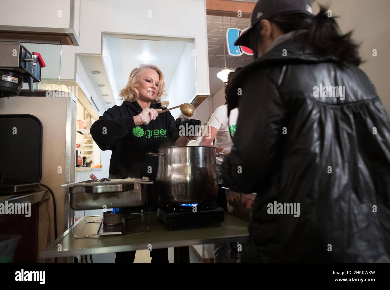 actress-and-animal-rights-activist-pamela-anderson-serves-free-vegan