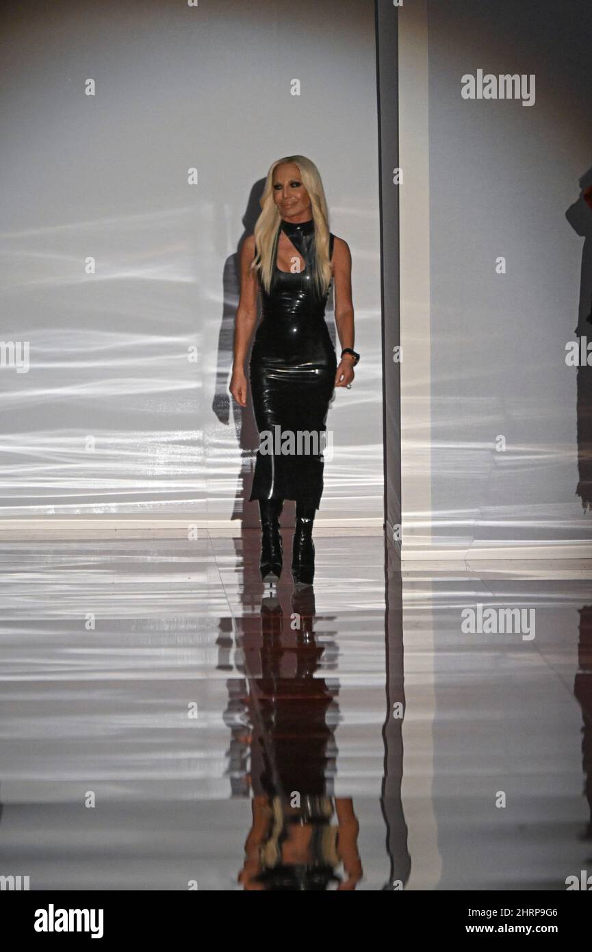 Donatella Versace holds up her new fragrance, Versace, at Saks Fifth Avenue  in New York City on May 8, 2007. (UPI Photo/John Angelillo Stock Photo -  Alamy