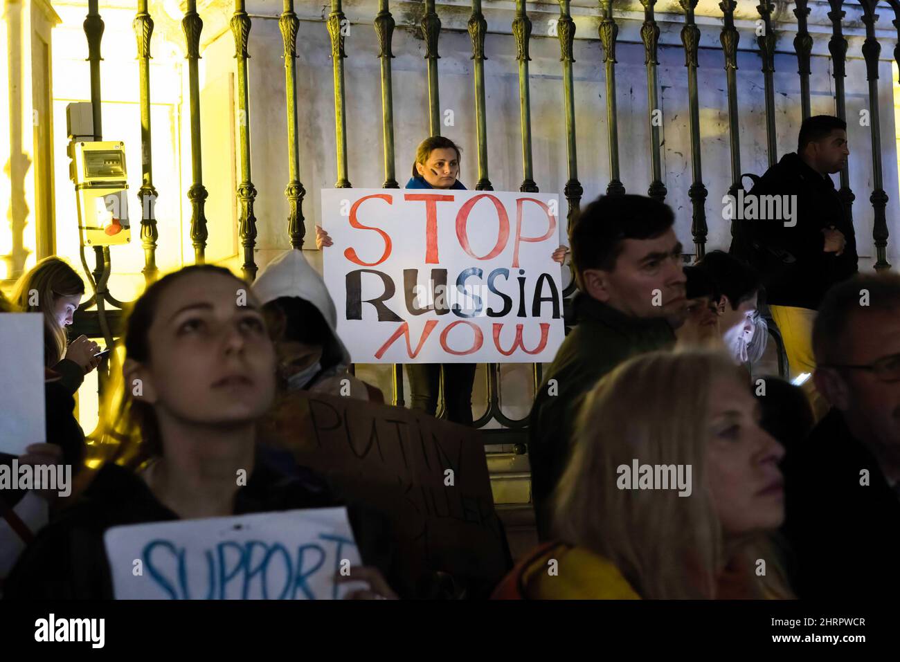 Lisbon, Portugal. 25th Feb, 2022. Demonstrators hold placards during a rally in support of Ukraine and calling for an end to the Russian invasion. Hundreds of demonstrators held a rally in Praça de Comercio to protest against the Russian invasion and President Putin's war policies against the Ukrainian people. Credit: SOPA Images Limited/Alamy Live News Stock Photo