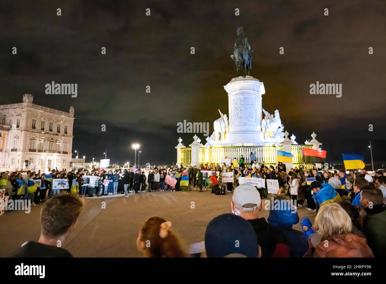 Lisbon, Portugal. 25th Feb, 2022. Hundreds of demonstrators held a rally in Praça de Comercio to protest against the Russian invasion and President Putin's war policies against the Ukrainian people. (Photo by Jorge Castellanos/SOPA Images/Sipa USA) Credit: Sipa USA/Alamy Live News Stock Photo