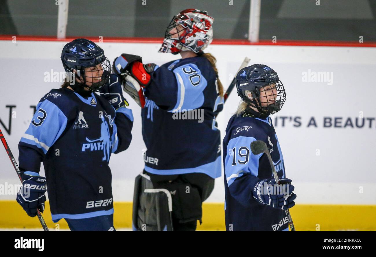 Team Bauer Rebecca Leslie, right, celebrates his goal with teammates ...
