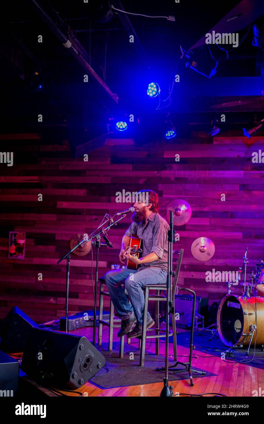 Nashville musician bar hi-res stock photography and images - Alamy