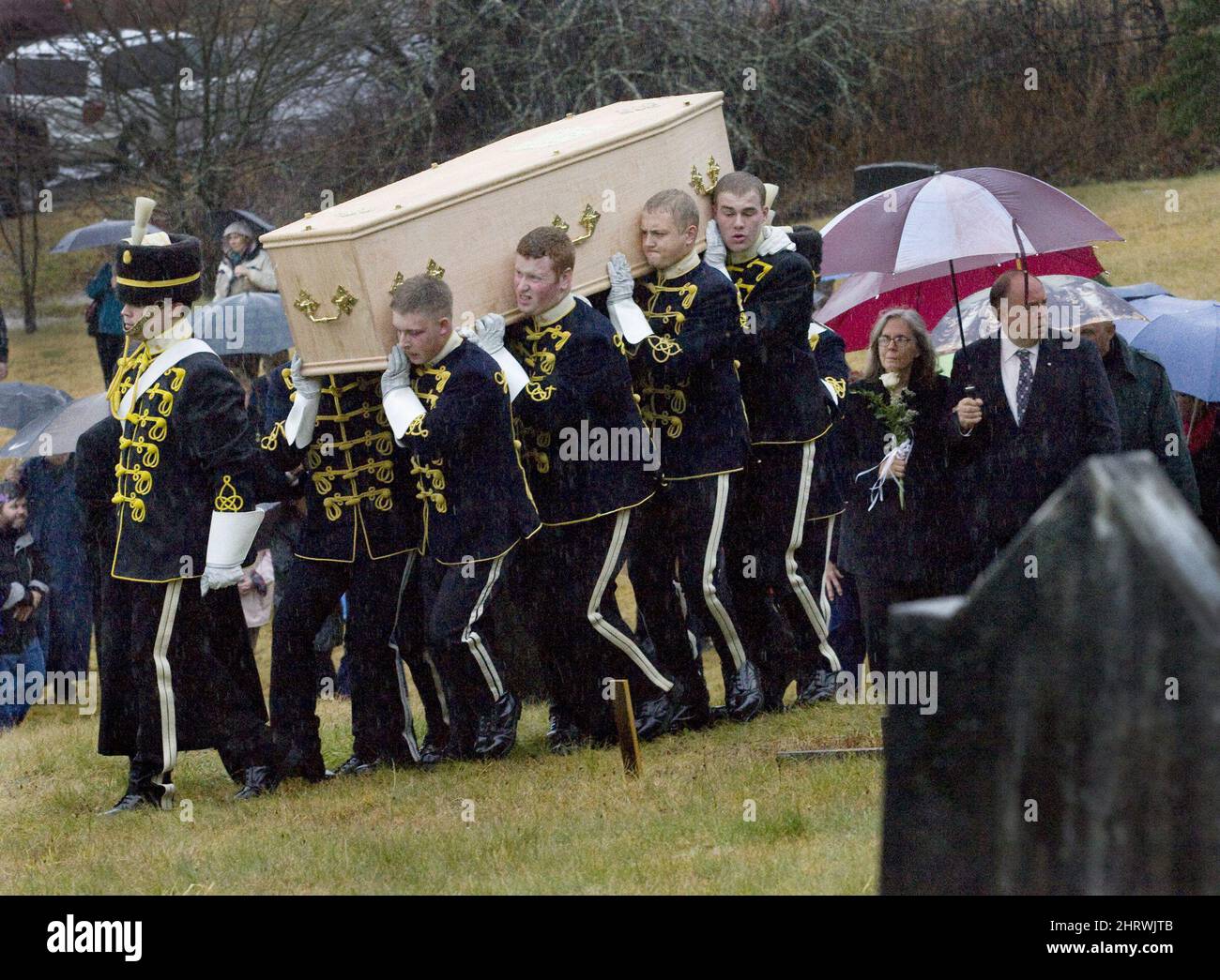 Members of the 8th Canadian Hussars carry the remains of Gladys ...