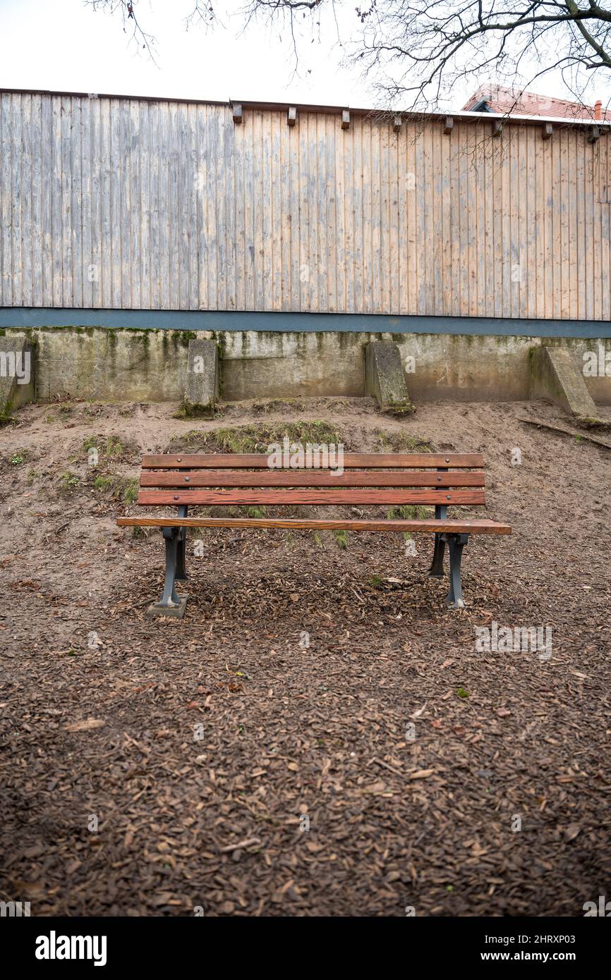 Vertical shot park bench hi-res stock photography and images - Alamy