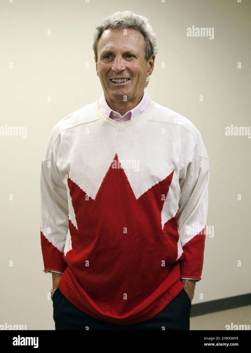 Paul Henderson's famous jersey displaces at the Bell Center