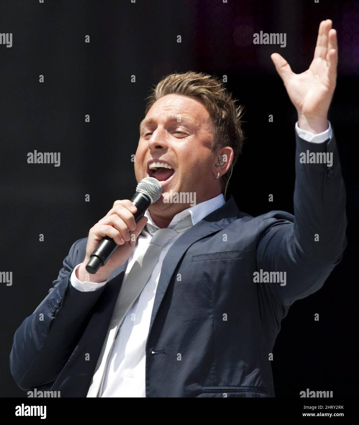 Johnny Reid sings as Queen Elizabeth II and the Duke of Edinburgh take ...