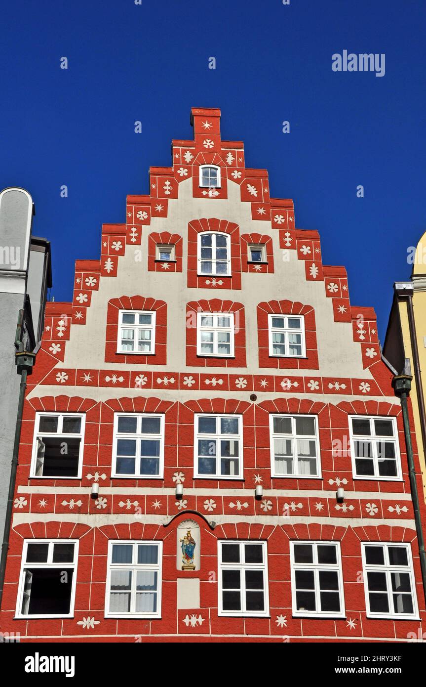 Facade of red bavarian house in Landshut, Germany Stock Photo Alamy