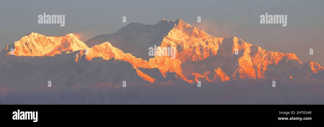 majestic snowcapped himalaya and mount kangchenjunga during sunrise from lepcha jagat near darjeeling in west bengal, india Stock Photo