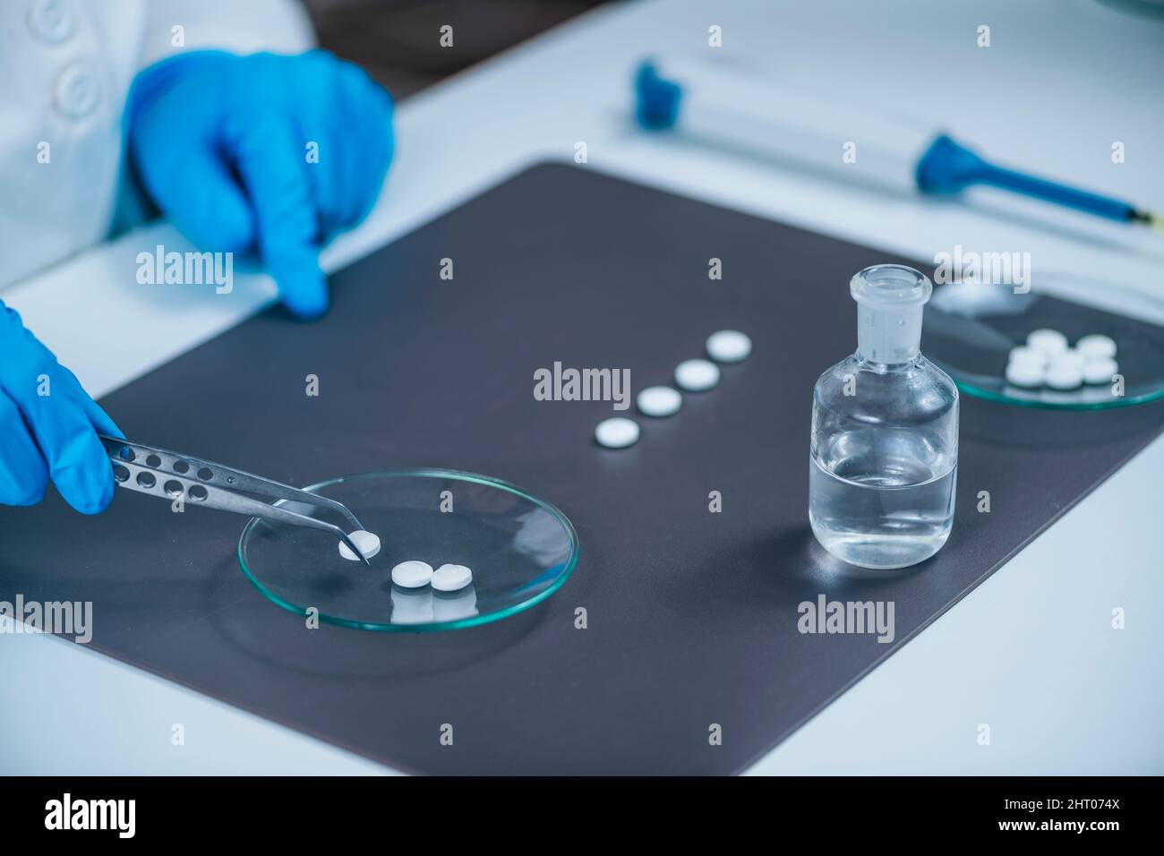 Drug study hi-res stock photography and images - Alamy