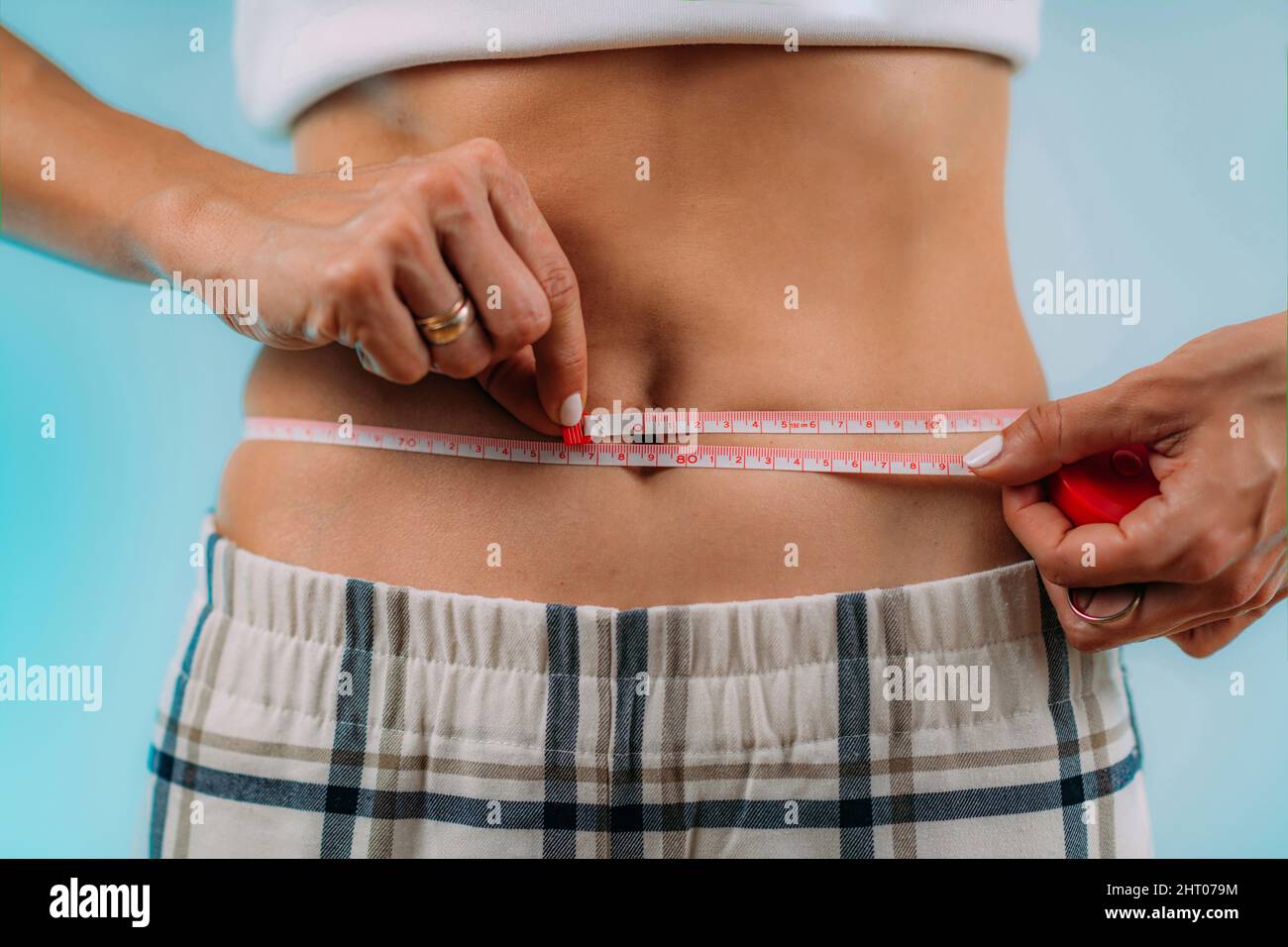 https://c8.alamy.com/comp/2HT079M/woman-measuring-her-waist-size-2HT079M.jpg