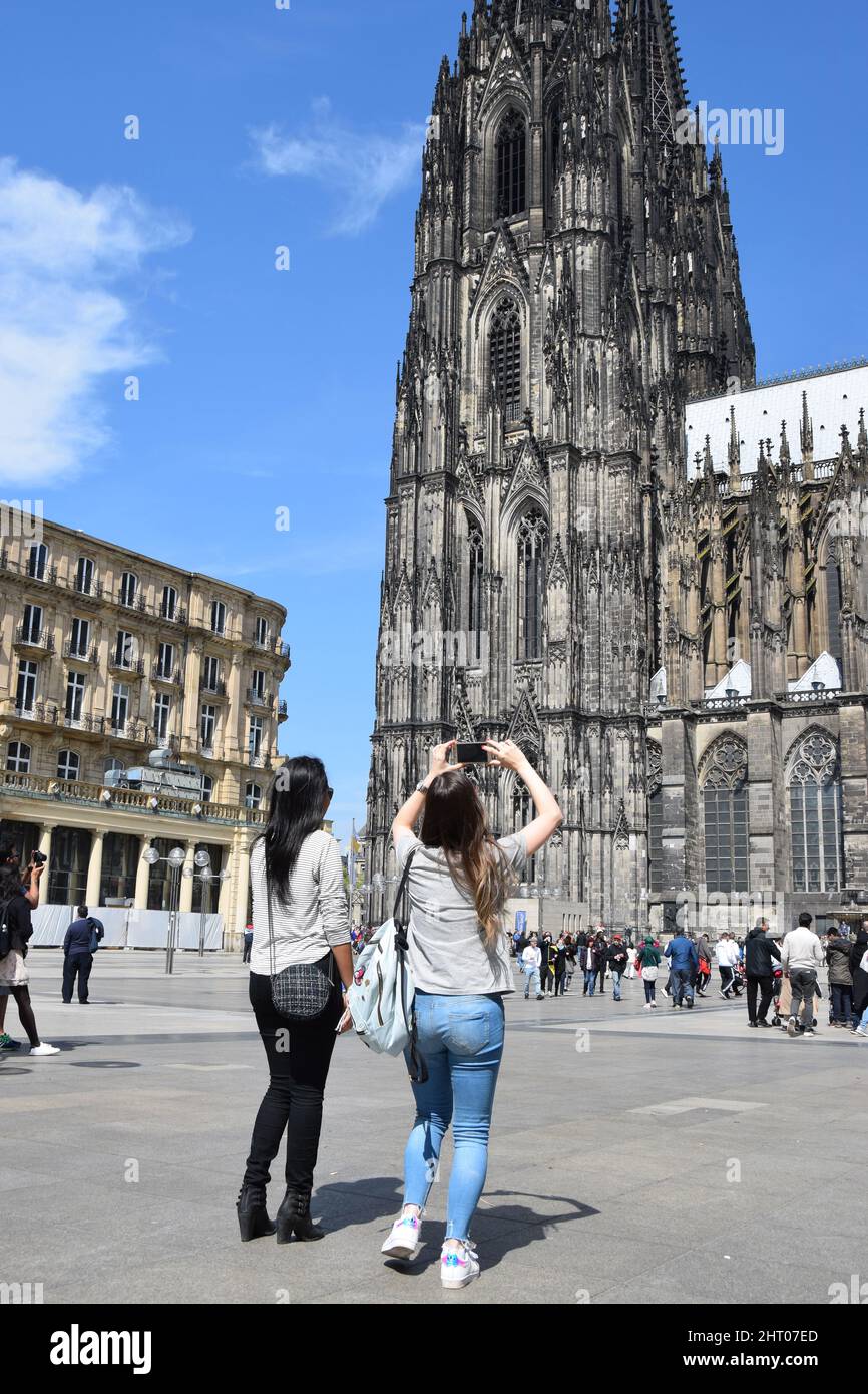 Tourists take pictures of Cologne Cathedral Stock Photo