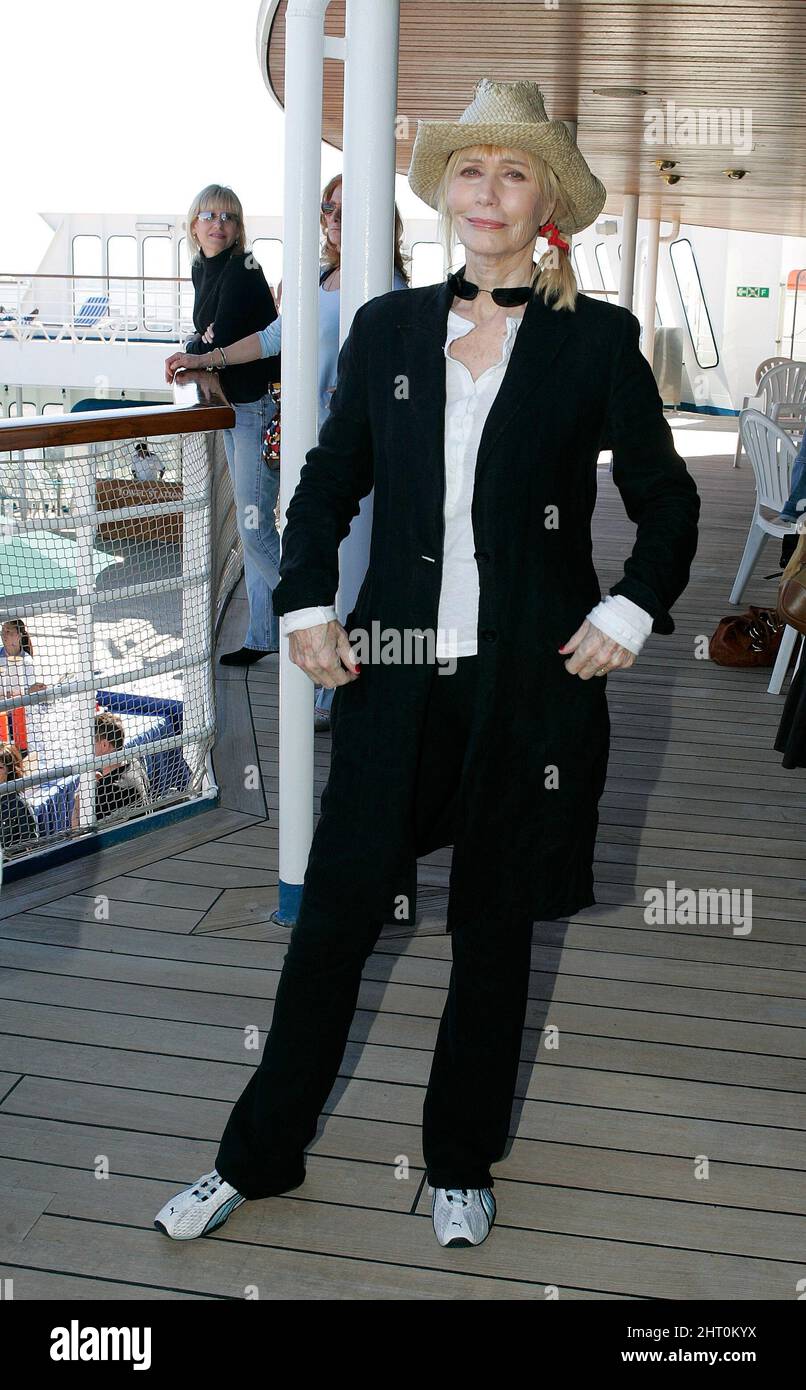 Sally kellerman actress hi-res stock photography and images - Alamy