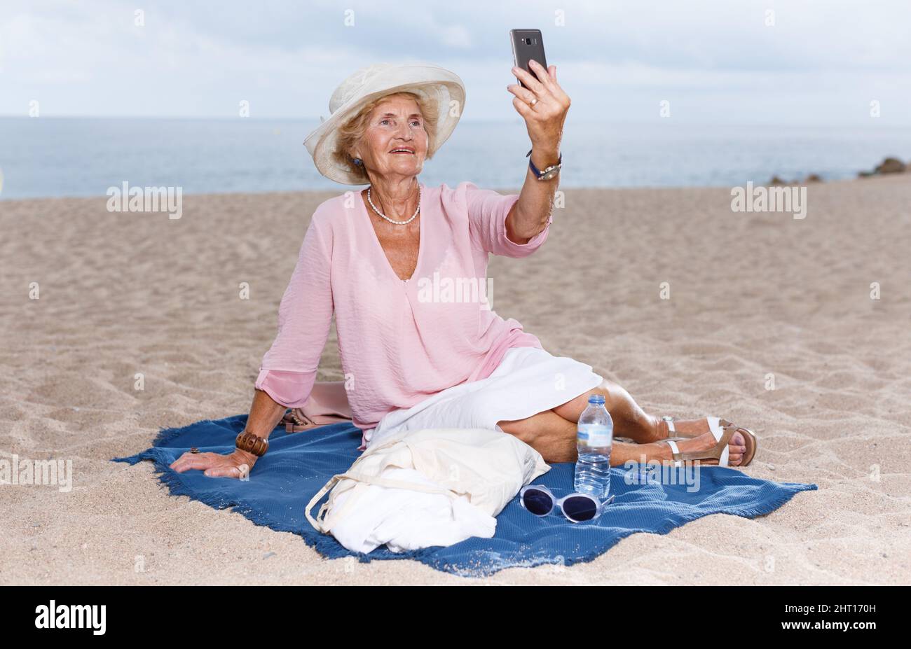 Adult mature woman posing photo hi-res stock photography and images - Alamy