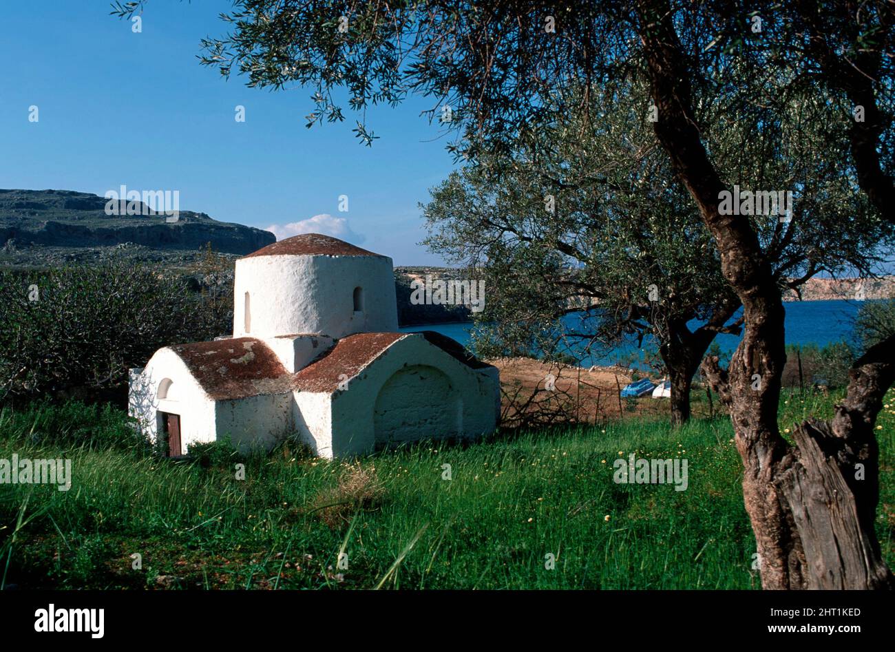 GRIECHENLAND, Insel Rhodos, Kleine Kapelle in der Bucht von Lindos Stock Photo
