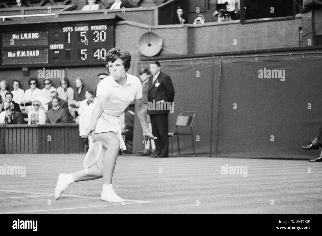 Billie Jean King (USA) vs Britain's Winnie Shaw during there Centre Court  Women's Singles match at Wimbledon 1966. King won 6-2, 8-6.22nd June 1966  Stock Photo - Alamy