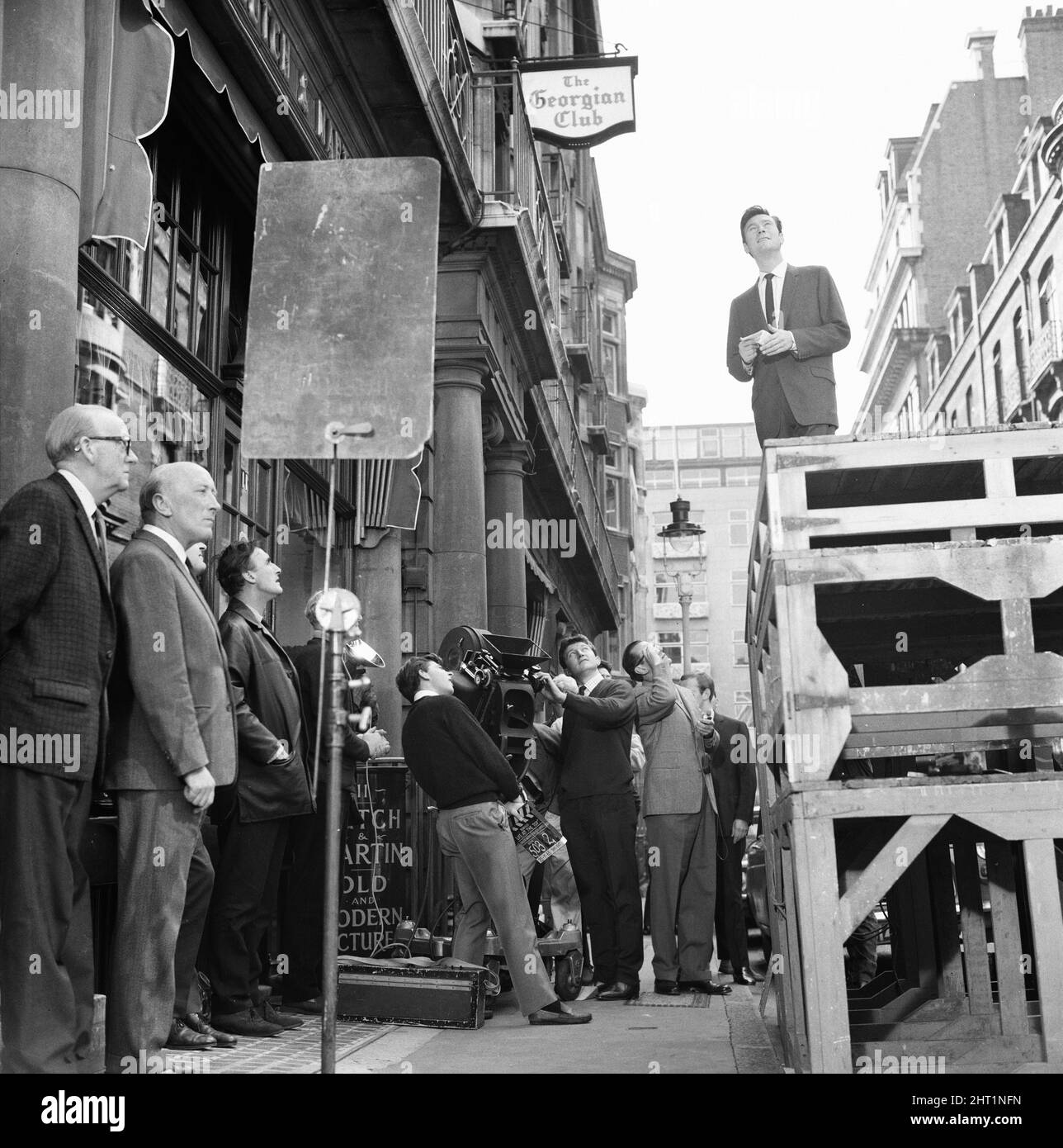 Life at the Top, 1965 film, on location filming around The Economist building in St James, London, SW1, Sunday 25th July 1965. The film stars Laurence Harvey, who reprises the role of Joe Lampton in a sequel to 1959 film Room at the Top.  Our picture shows .. filming outside The Georgian Club. Stock Photo