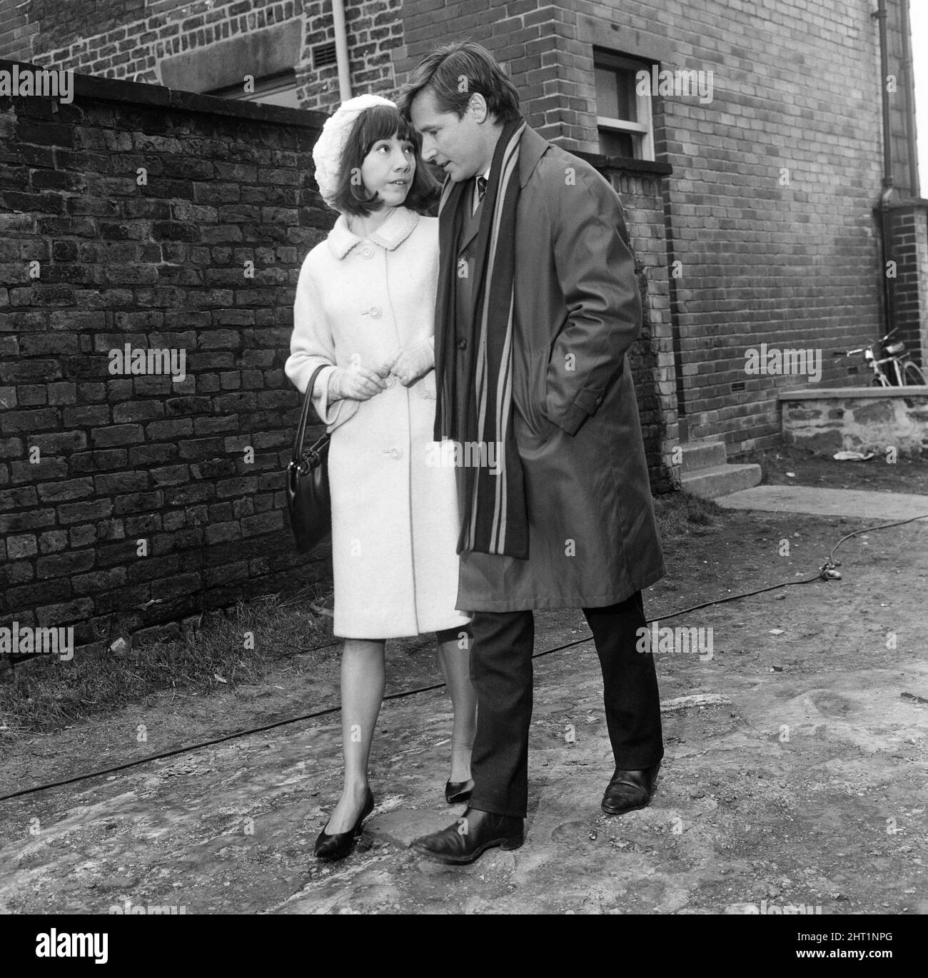 Pamela Craig has just joined the cast of Coronation Street playing the part of a newspaper reporter. In this latest episode, being filmed in Bury, for screening at the end of the month on Granada, a romance is blossoming between Pamela, as newsgirl Jackie, with Ken Barlow (William Roache). 17th January 1966. Stock Photo