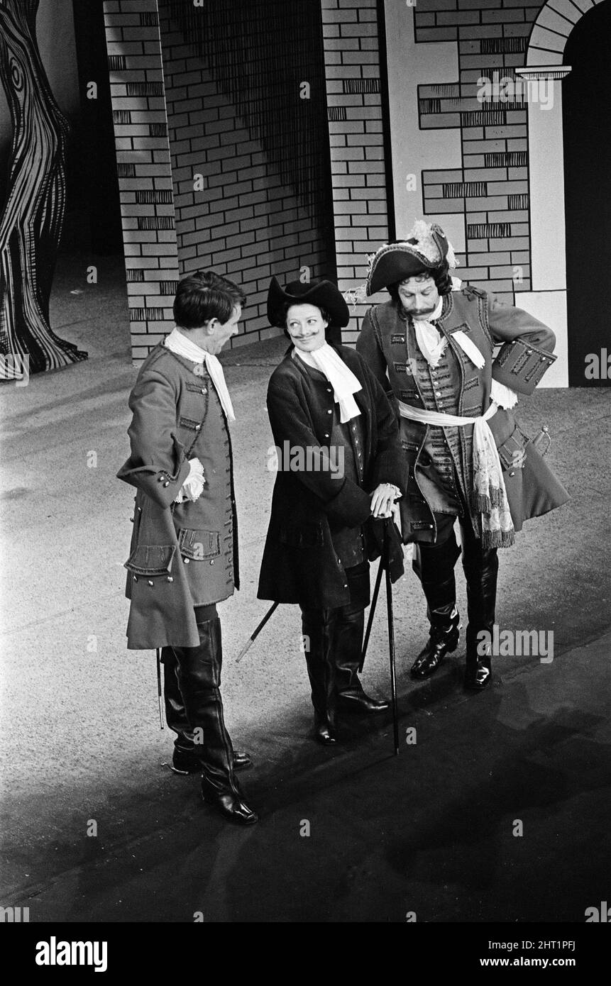 Rehearsals at the Queen's Theatre of Associated TV's 'Golden Drama'. Some of the most eminent actors will be in nine excerpts of plays, such as, Hamlet, The Master Builder, The Recruiting Officer, Romeo and Juliet, The Seagull, Ross, A Man For All Seasons, The Rivals, and My Fair Lady. Directed by Bill Ward. Pictured, Maggie Smith and Laurence Olivier in The Recruiting Officer. 29th January 1965. Stock Photo