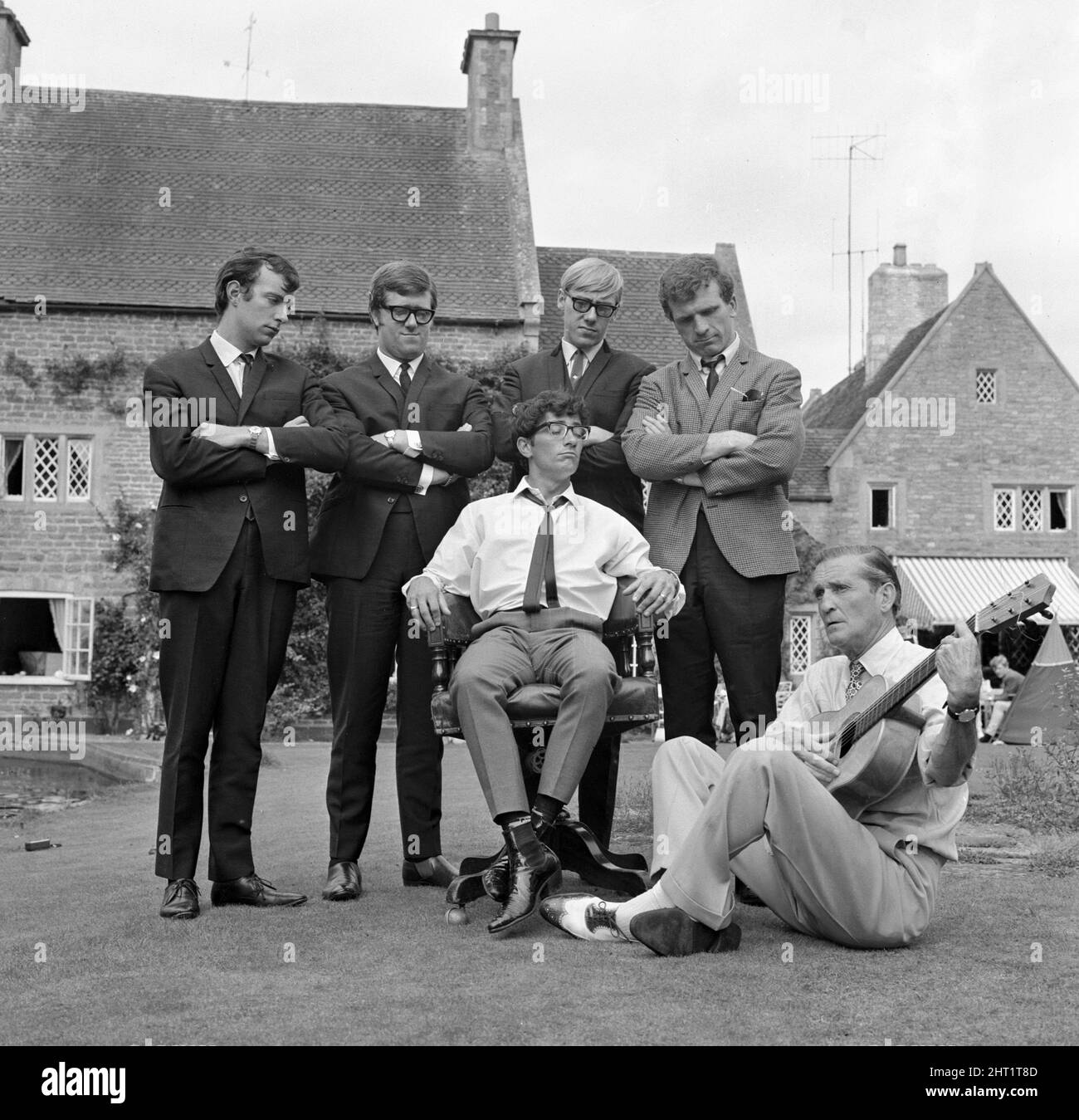 Freddie and the Dreamers pop group give a show at Lord Bath's ancestral ...