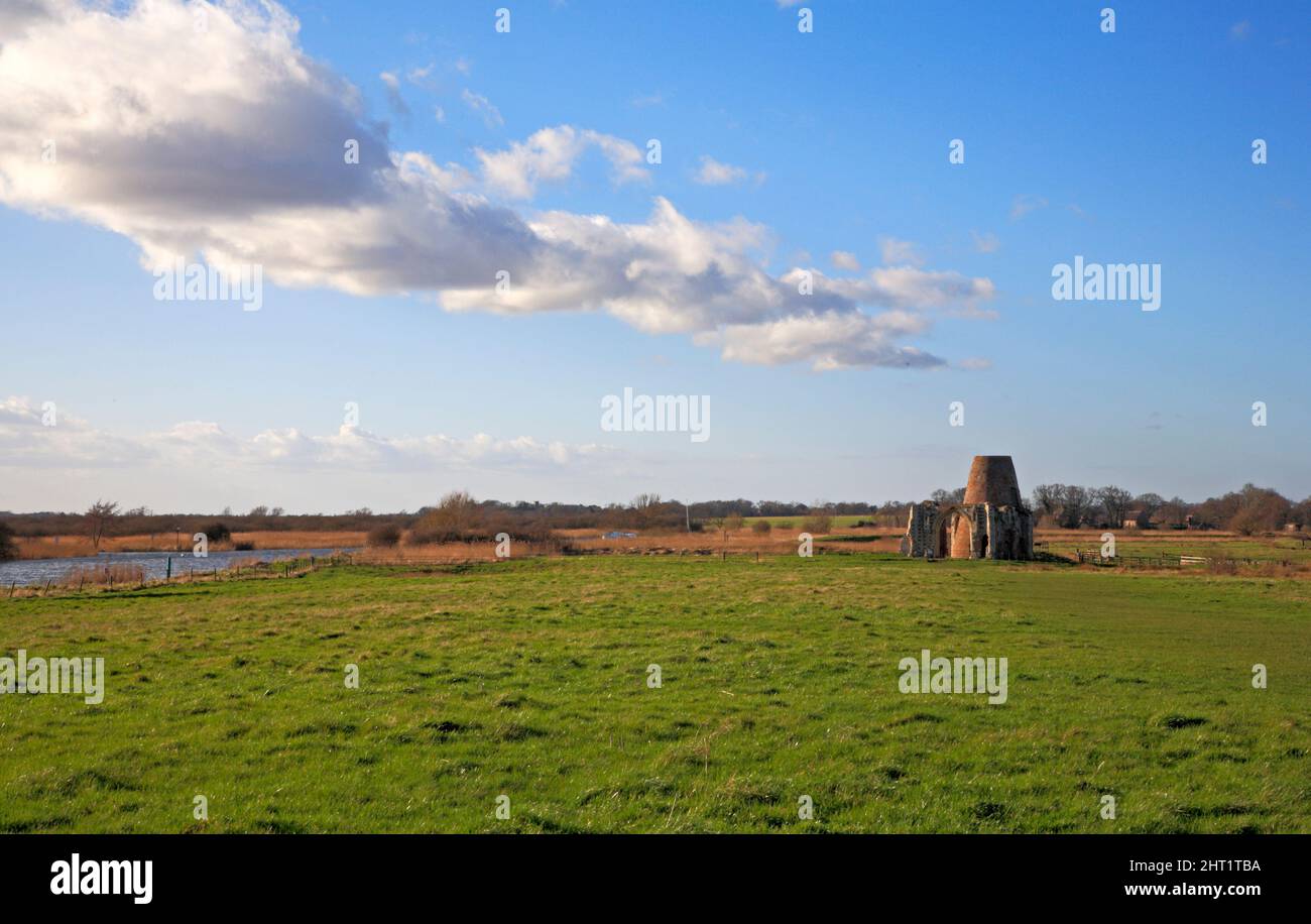 A view of the ruined St Benet's Abbey Gatehouse and Drainage Mill by the River Bure on the Norfolk Broads at Horning, Norfolk, England, UK. Stock Photo