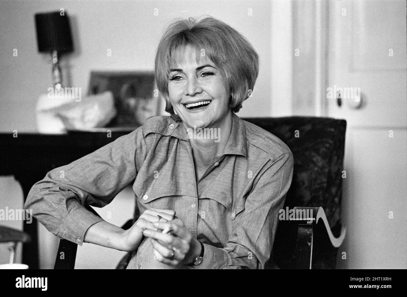 Actress Sheila Hancock. 14th March 1965 Stock Photo Alamy