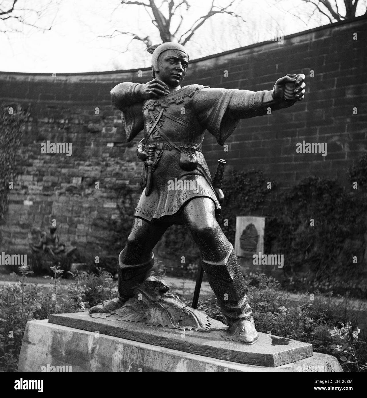 Robin Hood statue, Castle Place, Nottingham, Nottinghamshire. The Robin Hood statue is pictured with the bow and arrow missing. In the 1950s and 1960s the statue became a target for souvenir hunters and replacements were costing the City Council £55 a time. Eventually the arrow was made from a particularly strong material fixed with a specialised welding process to deter the vandals. 15th May 1966. Stock Photo