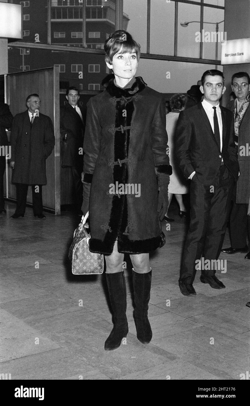 Audrey hepburn airport hi-res stock photography and images - Alamy