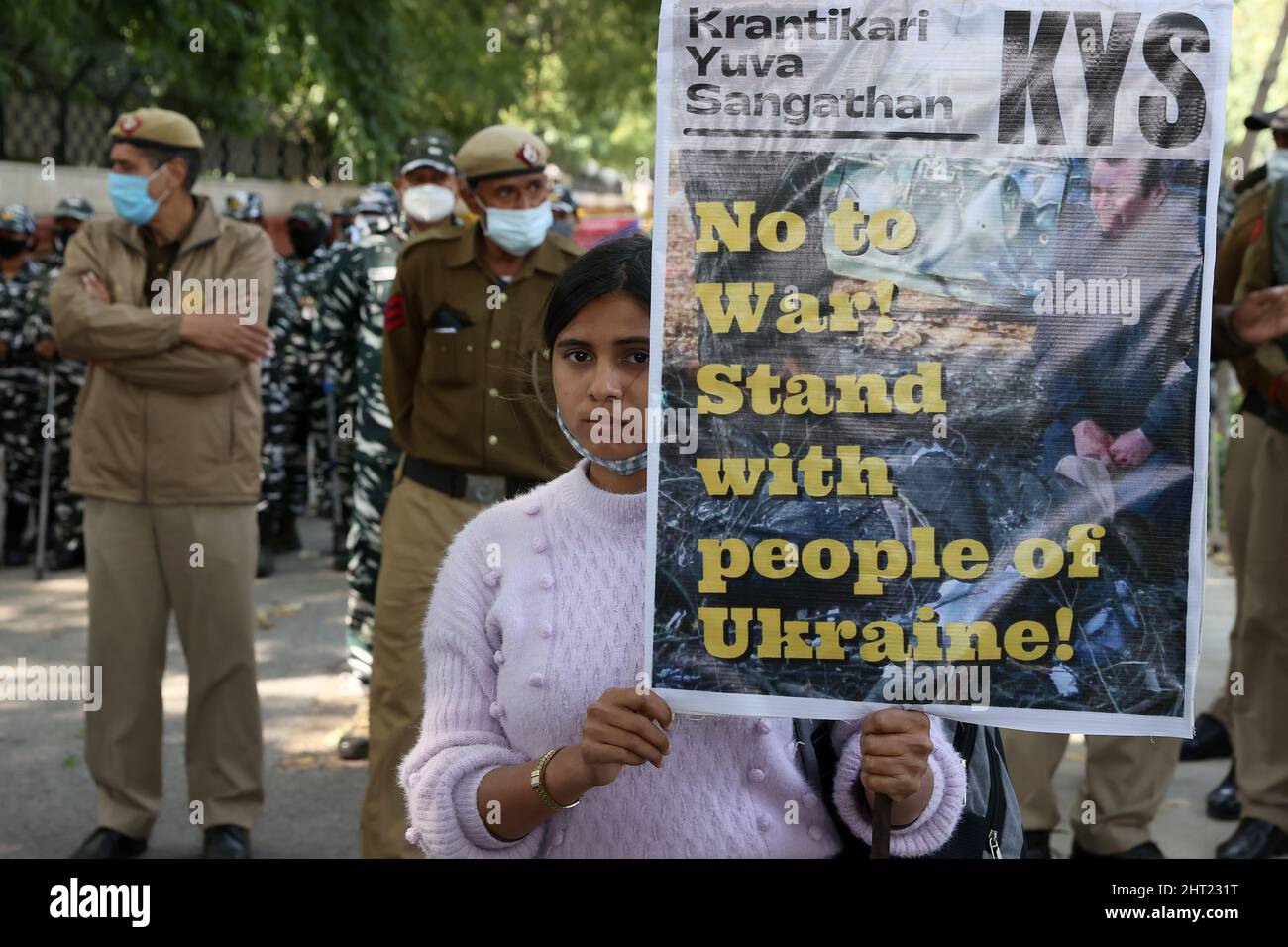 New Delhi, New Delhi, India. 26th Feb, 2022. A student activist holds a banner during a protest against Russia's invasion of Ukraine. (Credit Image: © Karma Sonam Bhutia/ZUMA Press Wire) Stock Photo
