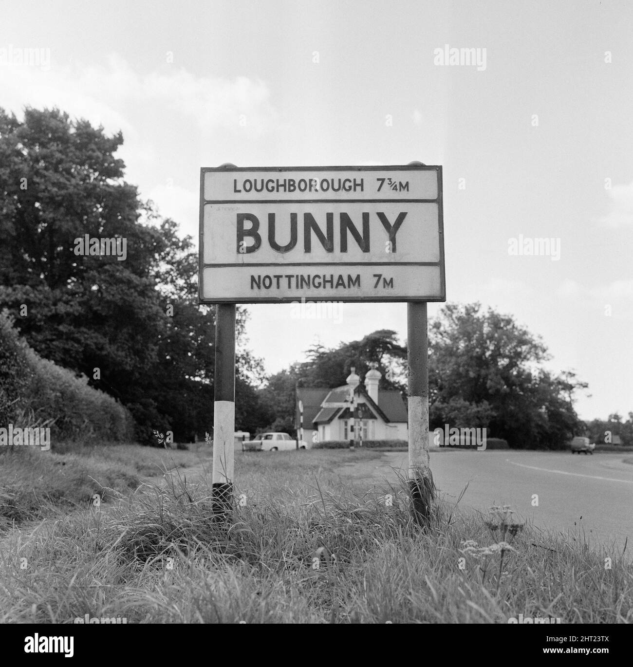 Bunny Girls from the Playboy Club in London visit Bunny, a village and civil parish in the Rushcliffe borough of Nottinghamshire, England, 4th August 1966. Our Picture Shows ... Bunny Village Sign. Stock Photo