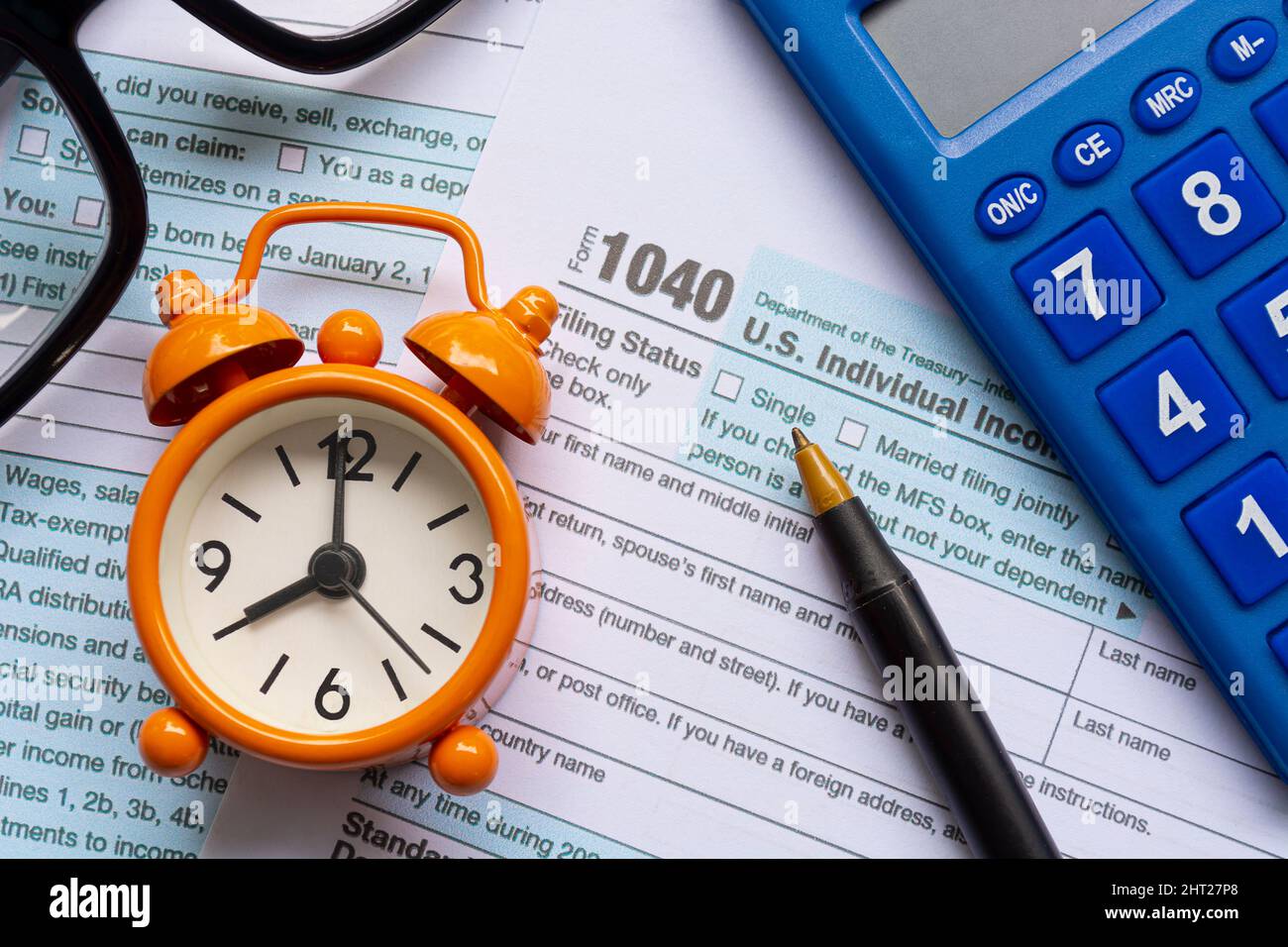 Tax forms 1040 u s hi-res stock photography and images - Alamy