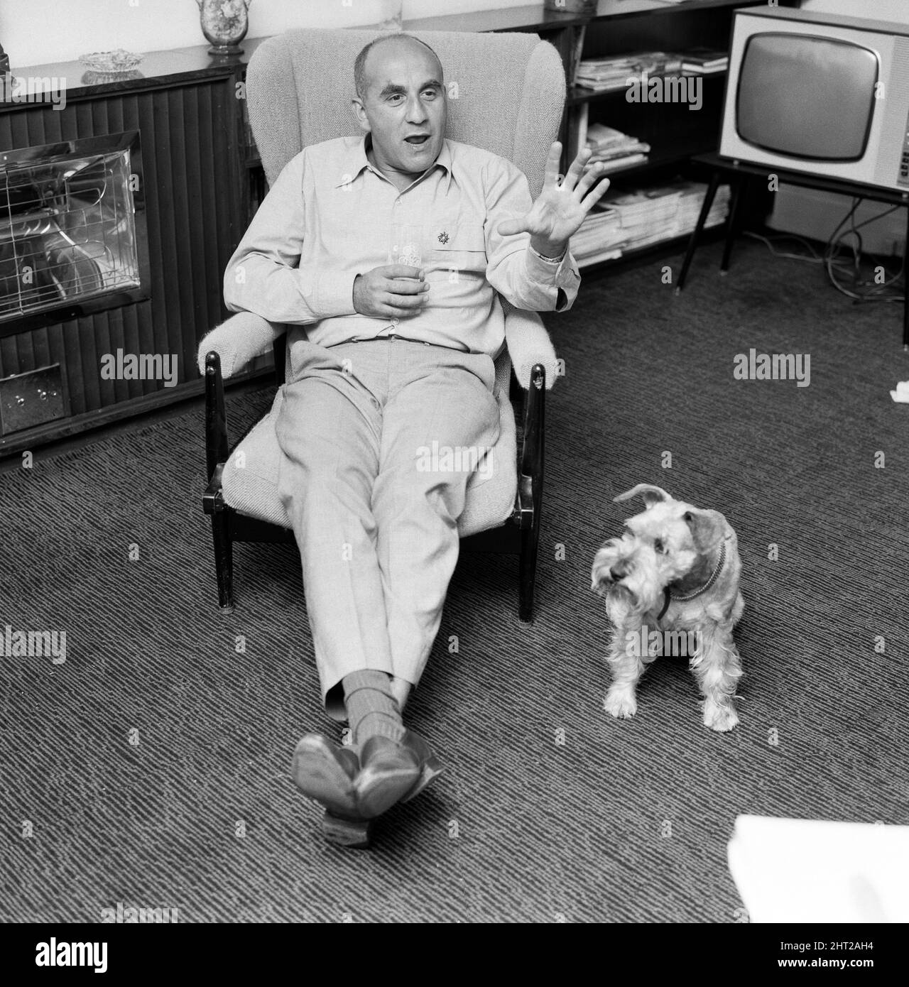 Warren Mitchell, star of  TV's Til Death Us Do Part, pictured at his home in Highgate, North London. Picture taken 12th September 1966  Til Death Us Do Part was piloted on television 22nd July 1965, and ran it's first full series from 6th June 1966 to 16th February 1968, making a star of Warren Mitchell and the TV character he played, West Ham supporting Alf Garnett. Stock Photo