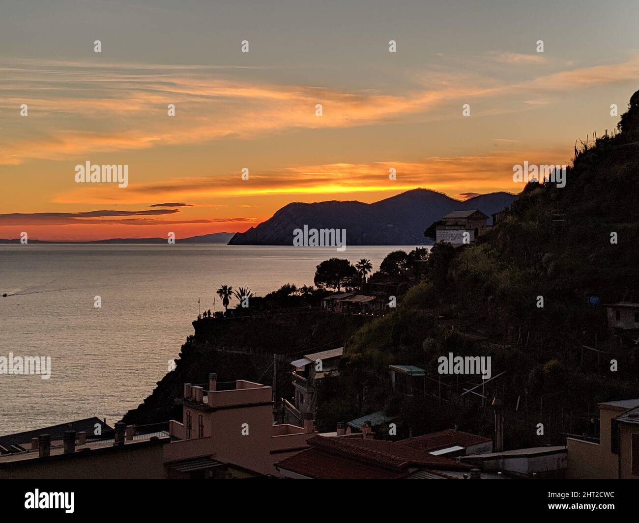 Beautiful view of the sunset above the sea Stock Photo - Alamy