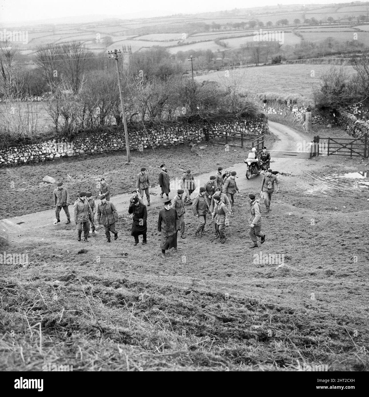 The hunt for escaped convict Frank Mitchell. Police from the Royal ...