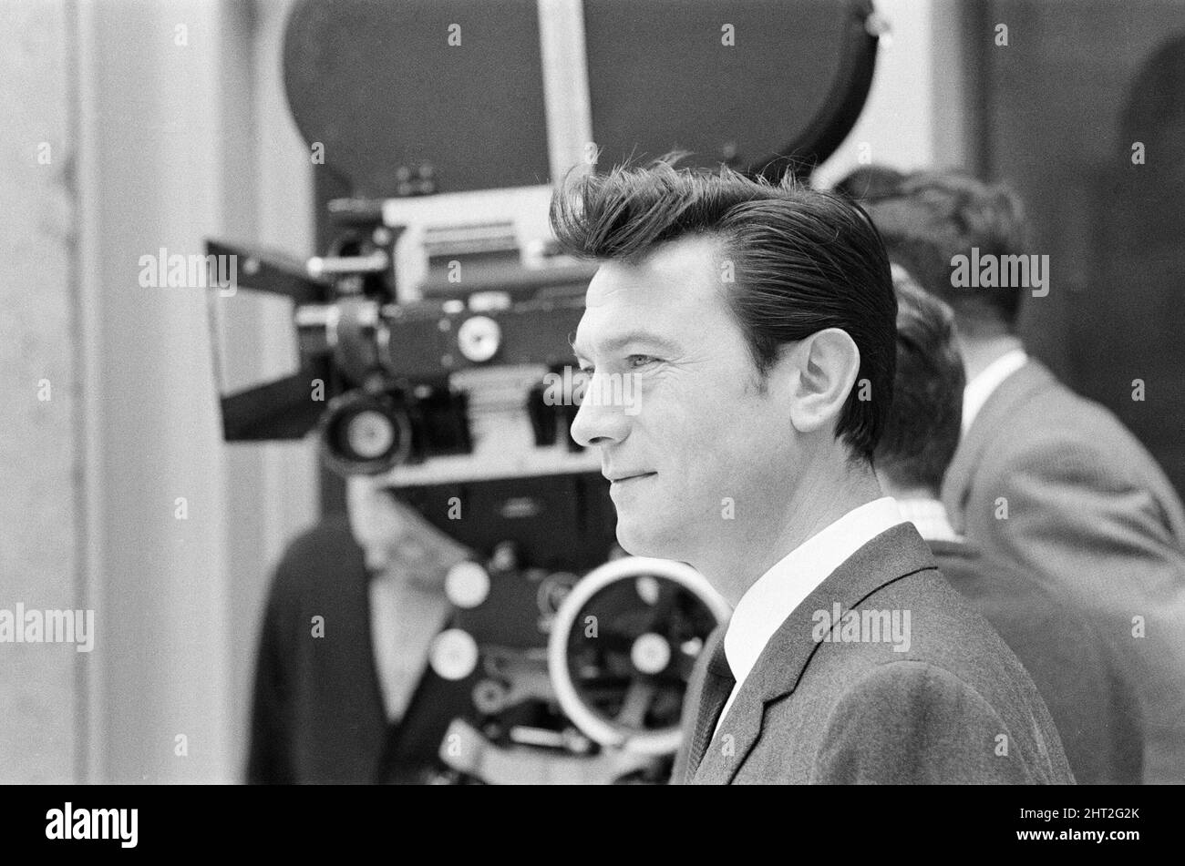 Life at the Top, 1965 film, on location filming around The Economist building in St James, London, SW1, Sunday 25th July 1965. The film stars Laurence Harvey, who reprises the role of Joe Lampton in a sequel to 1959 film Room at the Top.  Our picture shows ....  Laurence Harvey Stock Photo
