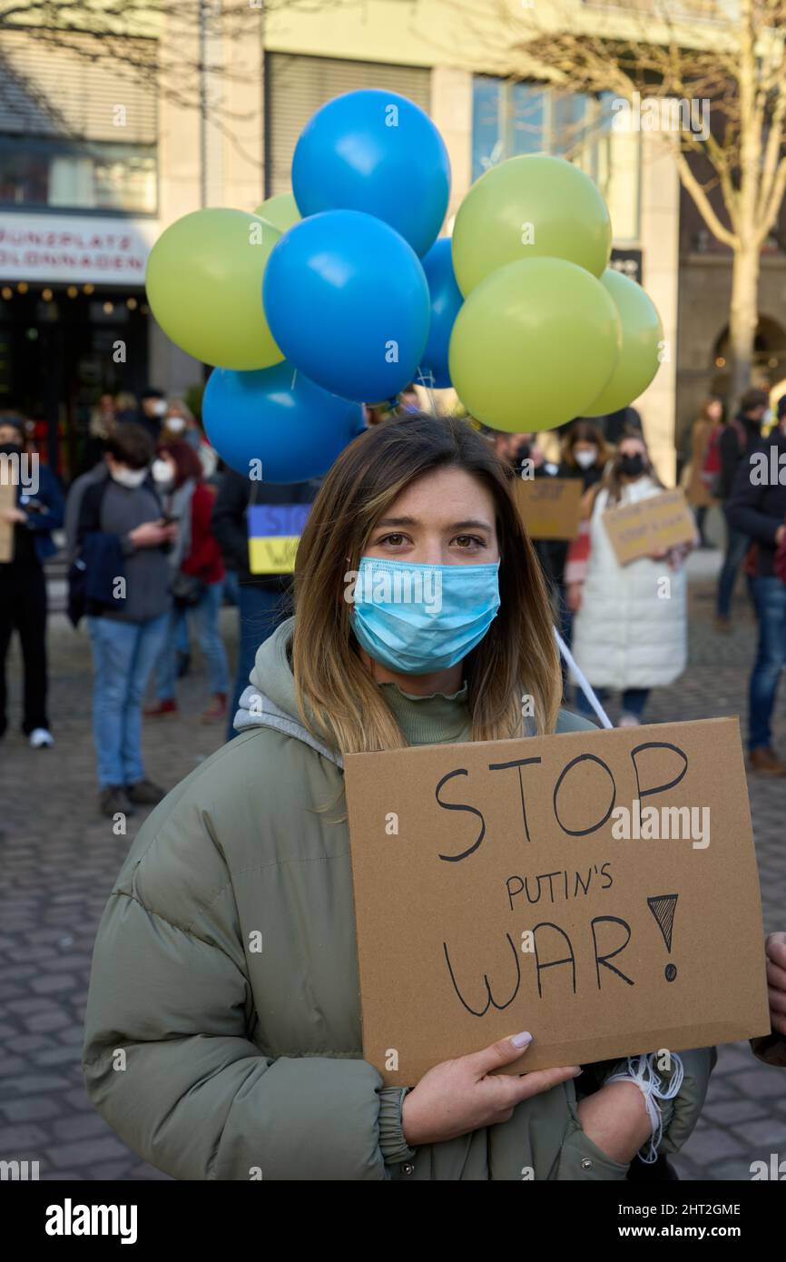 Koblenz, Germany. 26th Feb, 2022. A participant holds a sign reading 'Stop Putin's War' during a demonstration in Mint Square against the Russian invasion of Ukraine. Russian troops launched the expected attack on Ukraine and entered the capital. Credit: Thomas Frey/dpa/Alamy Live News Stock Photo