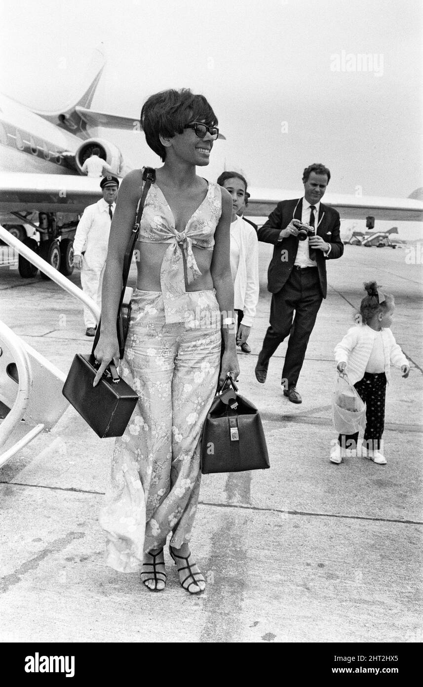 Shirley Bassey arrived at London Airport from Nice with her two children, Sharon, aged 11 and Samantha, 2 1/2. She has had a holiday in the South of France and also appeared for Prince Rainier and Princess Grace during her visit. 26th August 1966. Stock Photo