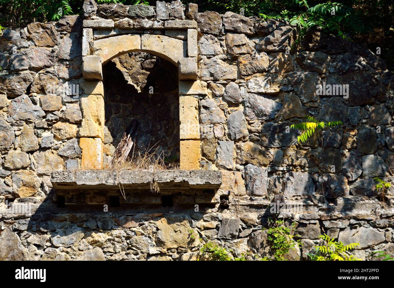 Ruins of an old stone house Stock Photo - Alamy