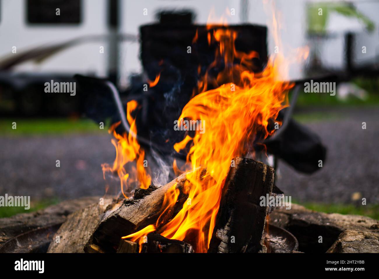 Burning wood and red flames of fire Stock Photo - Alamy